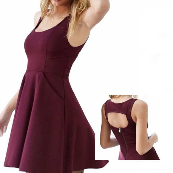 Kimchi Blue Urban Outfitters Camrin Fit & Flare Skater Dress in Burgundy Size L - Picture 1 of 9